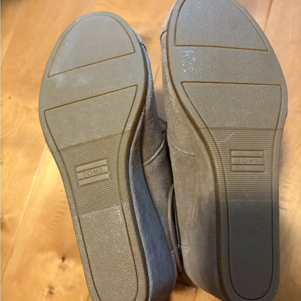 Toms  lace up ankle booties boots tan suede sz 10W new - Image 5