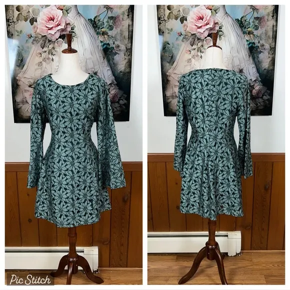 Beautiful CeCe Green Floral Fit & Flare Mini Dress! - Image 2