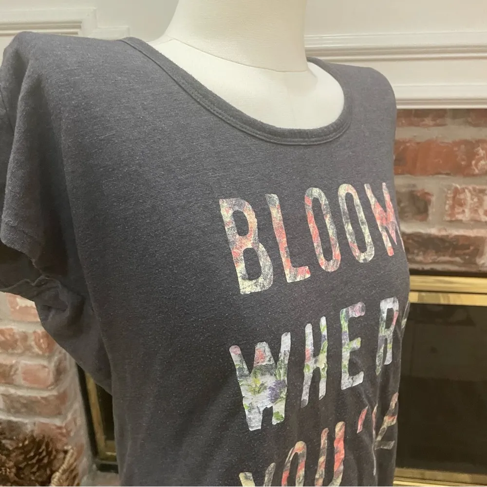 “Bloom Where You’re Planted” grey tee / XS / Excellent condition - Image 4