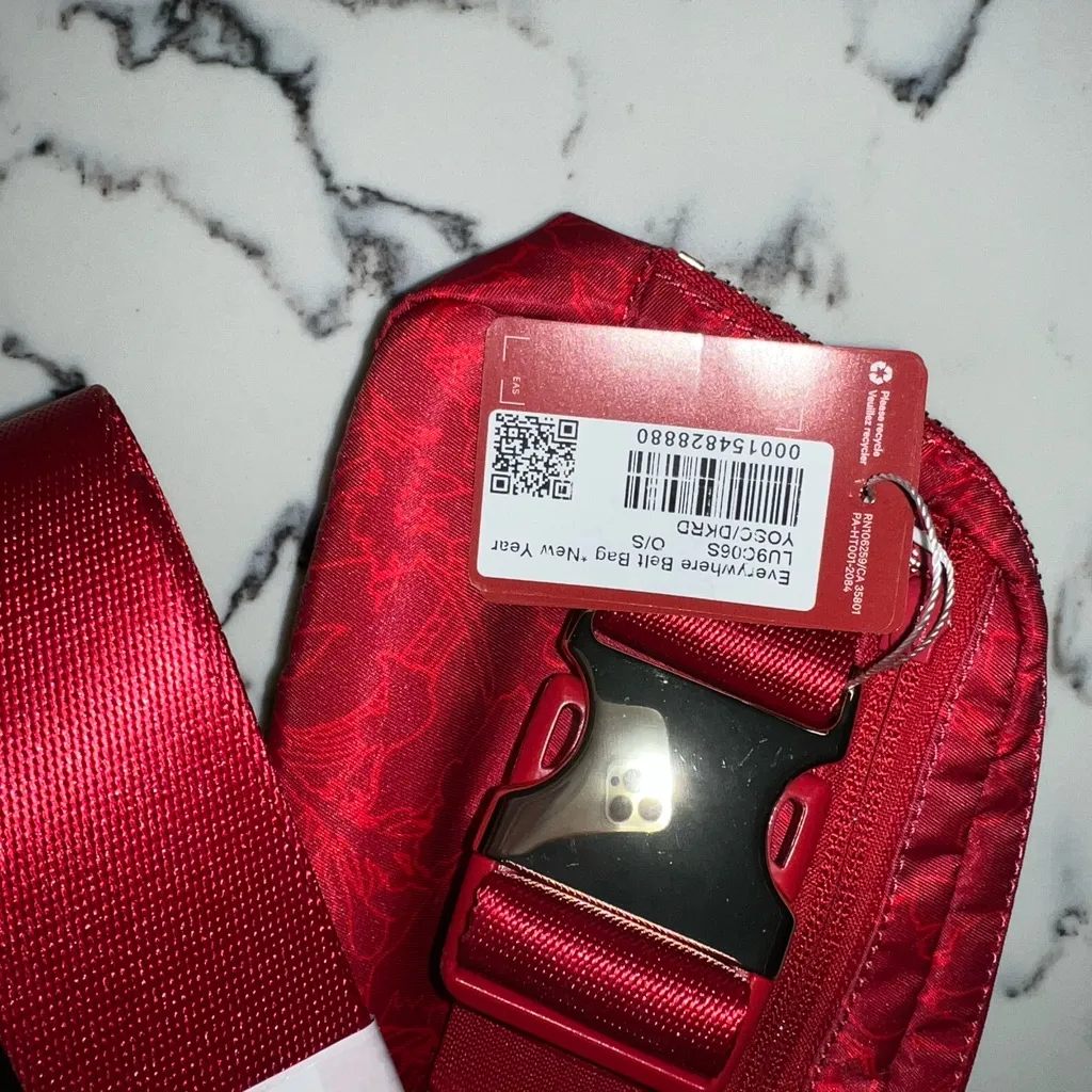 NWT Lululemon 2024 lunar new year Red 1L Everywhere Crossbody Bag - Image 4