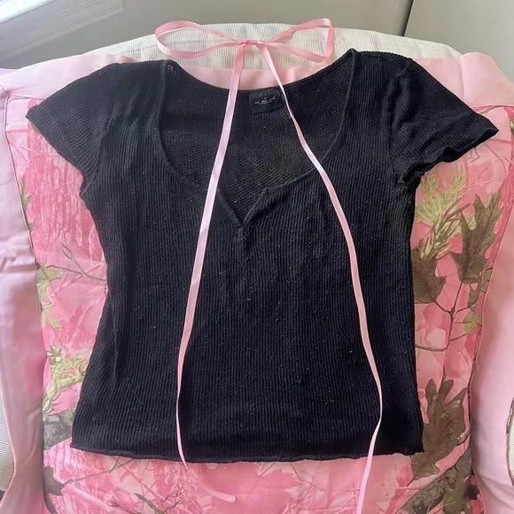 Urban Outfitters  black waffle knit v neck short sleeve top - Image 2