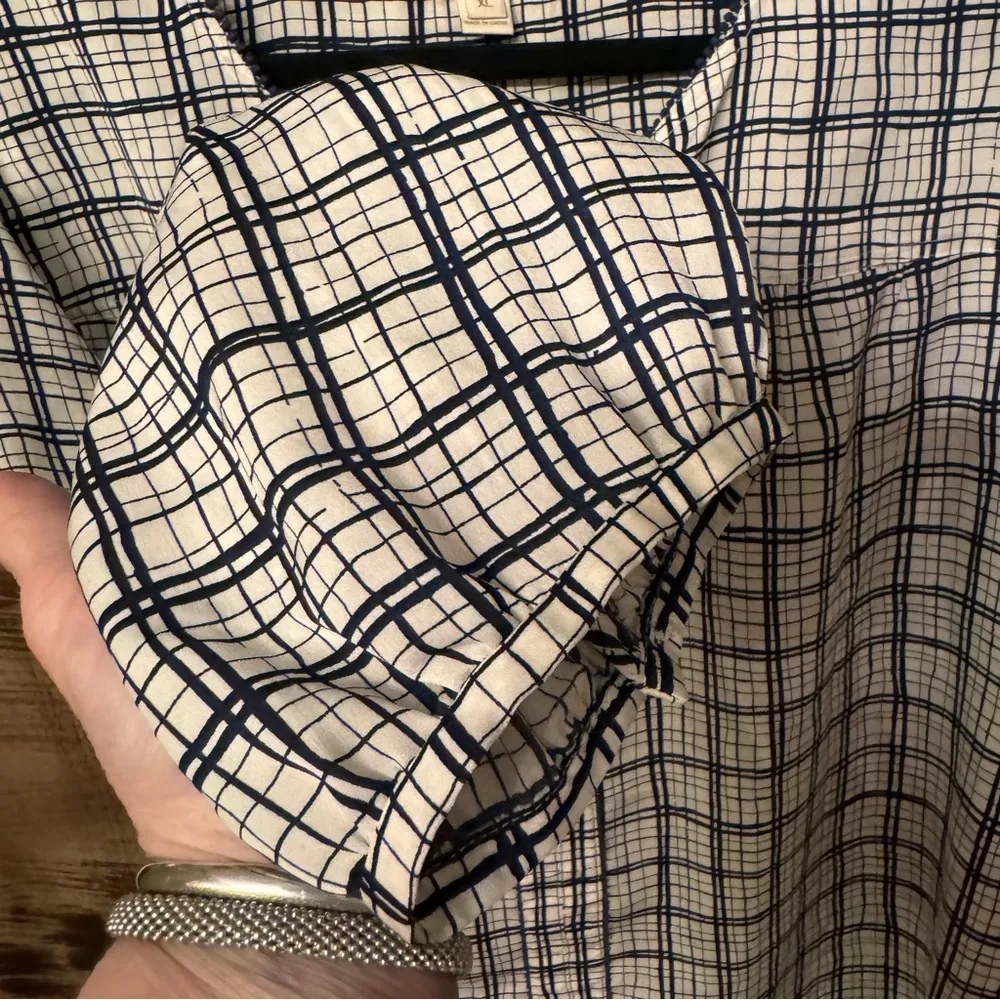 Lightweight JCrew top - Image 4