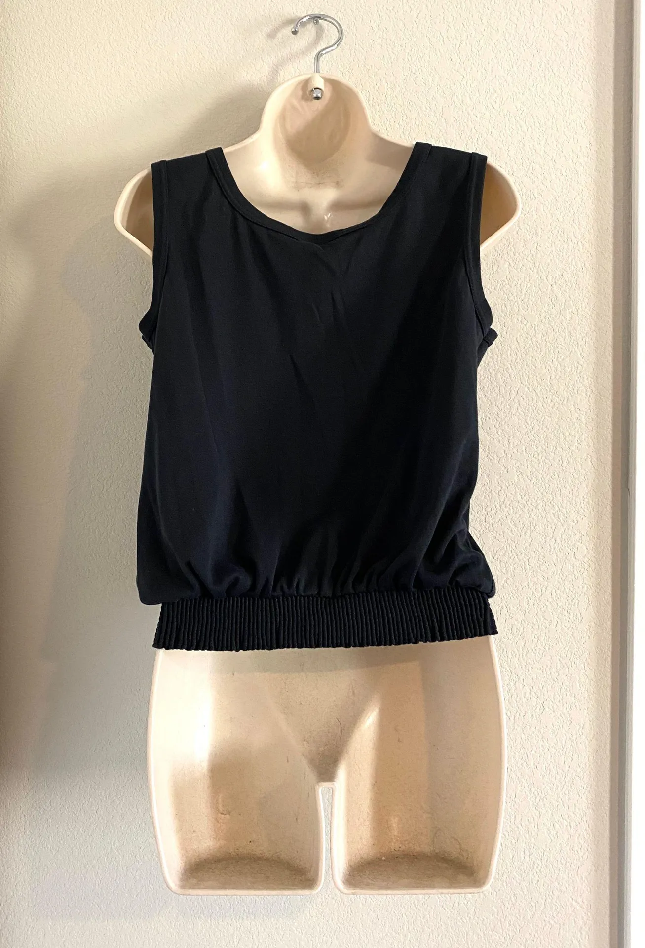 Like new  blouse. Sz M - Image 2