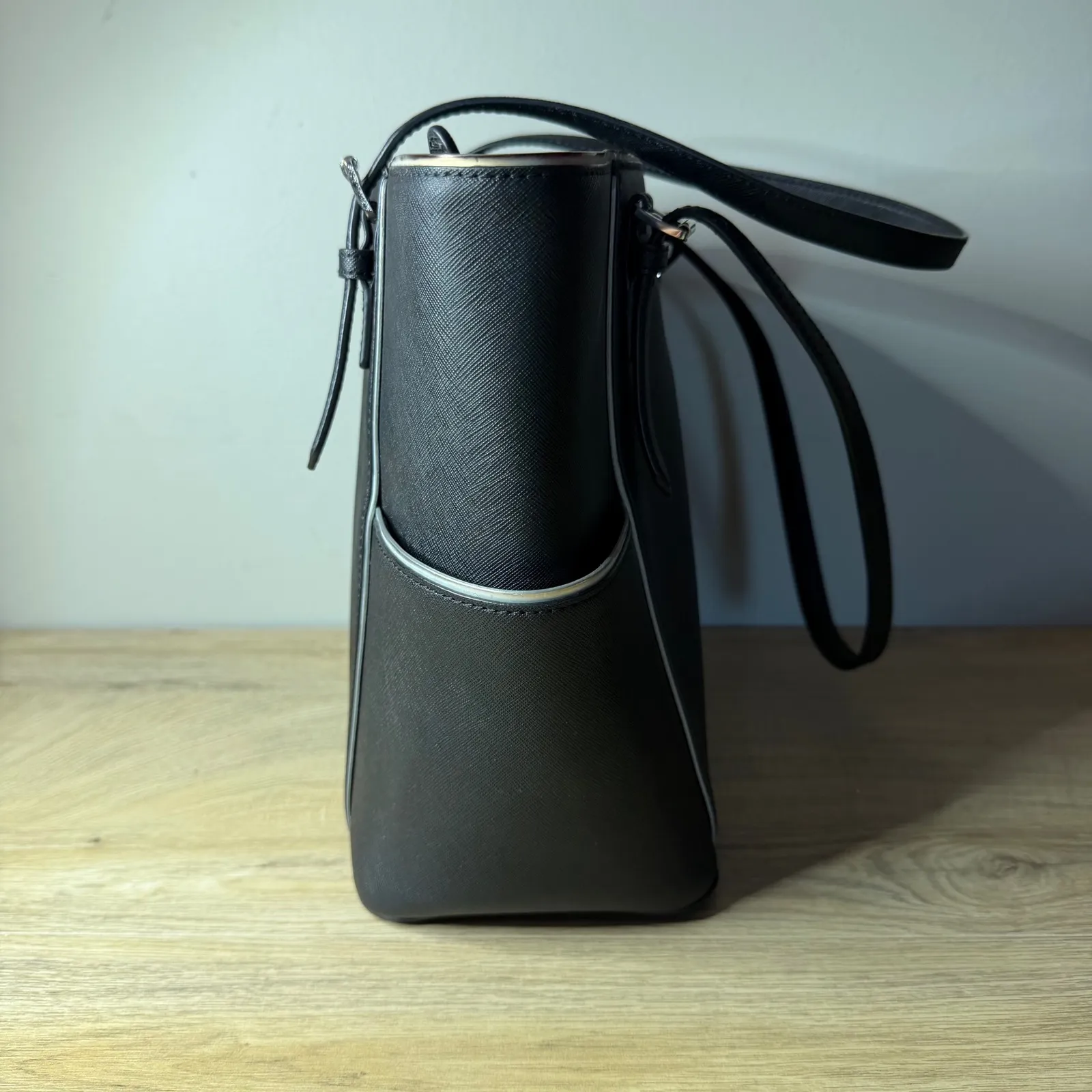 Michael Kors Jet Set Bag Black White Tote Saffiano Leather Purse Shoulder Bag - Image 4