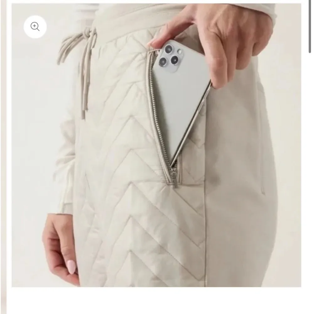 Athleta  Apres Ski Short Size 8 - Image 3