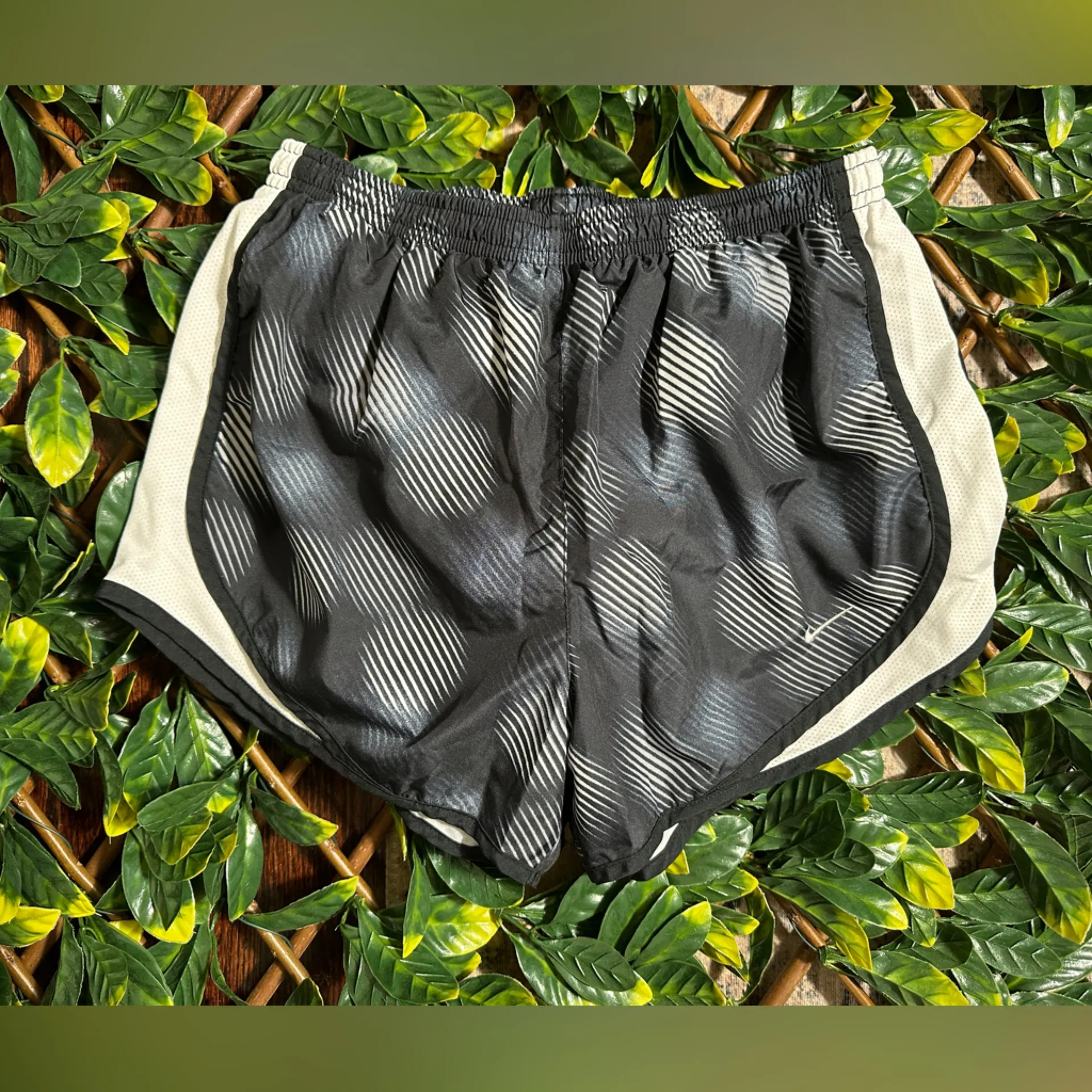 Nike Dri Fit Black White Athletic Shorte Size Small - Image 4