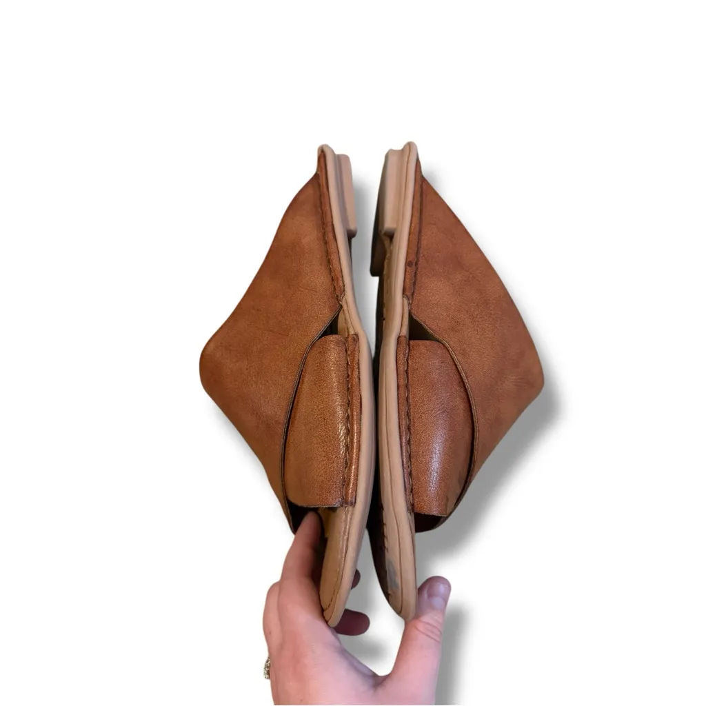 b.o.c. Crossover Faux Leather Sandals Women’s Size 8‎ Brown Slip On Casual - Image 3