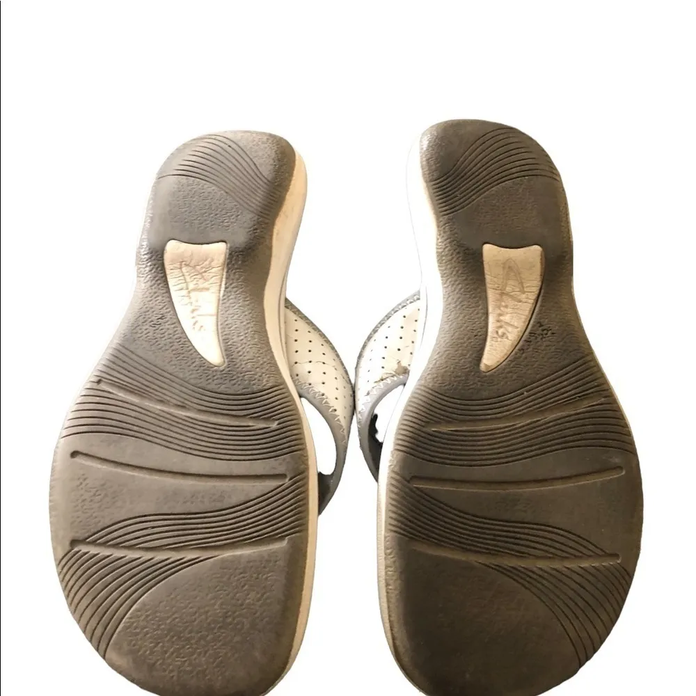 Clarks Adjustable Sporty White Thong Summer Flip Flop Sandal Size 8M Summer Fun - Image 5