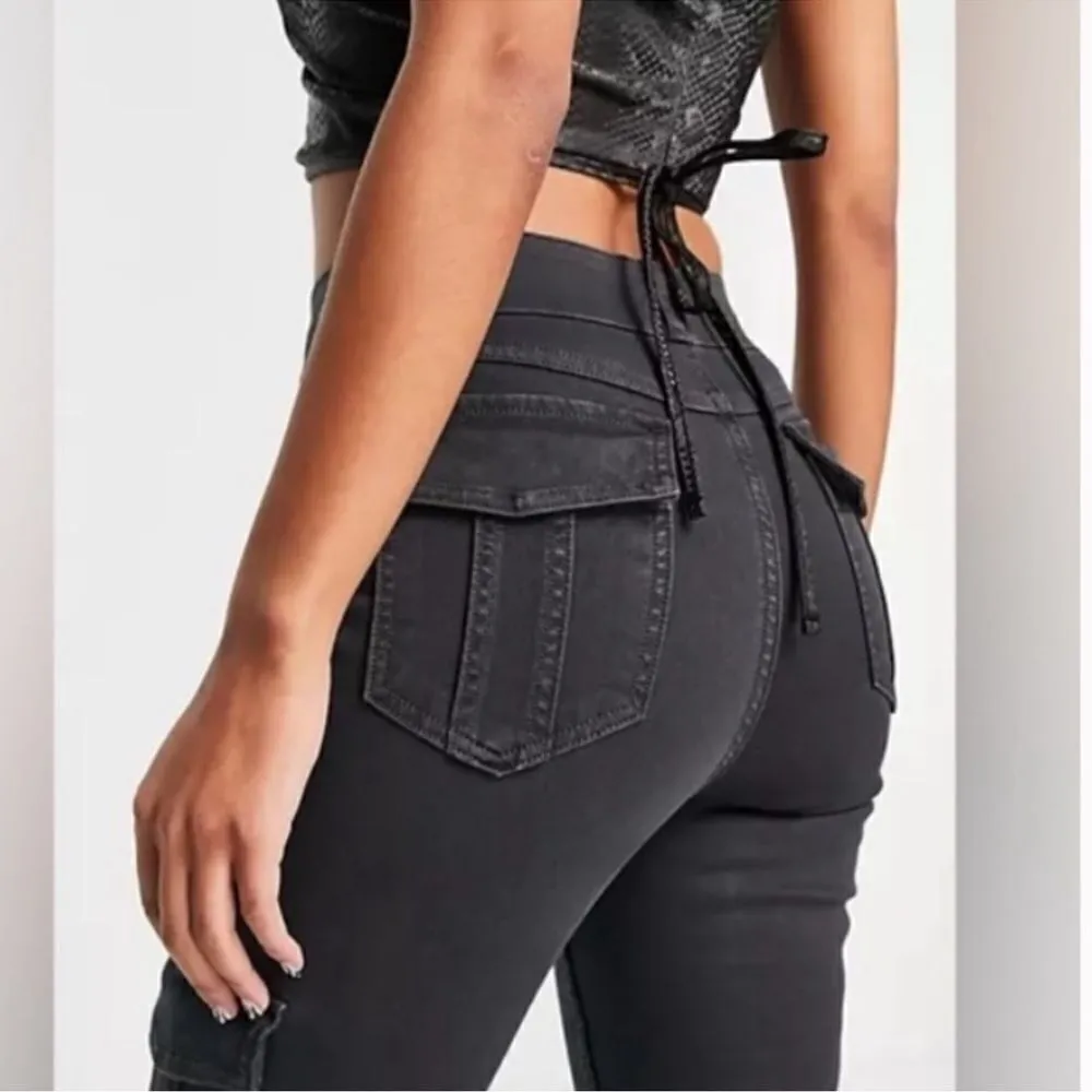 Spanx stretch twill ankle cargo pant and washed black C17 - Image 3