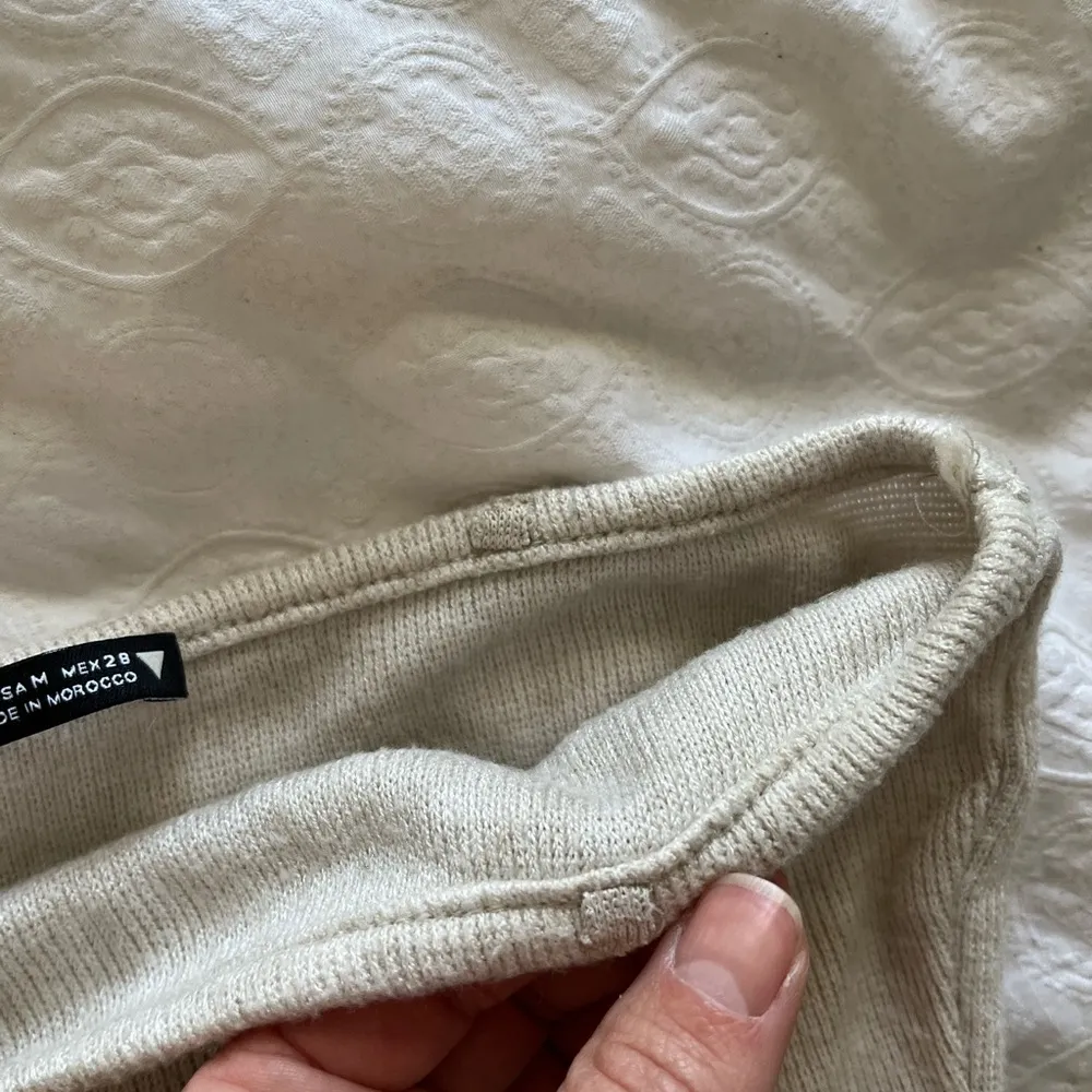 Cream colored crop top - Image 4