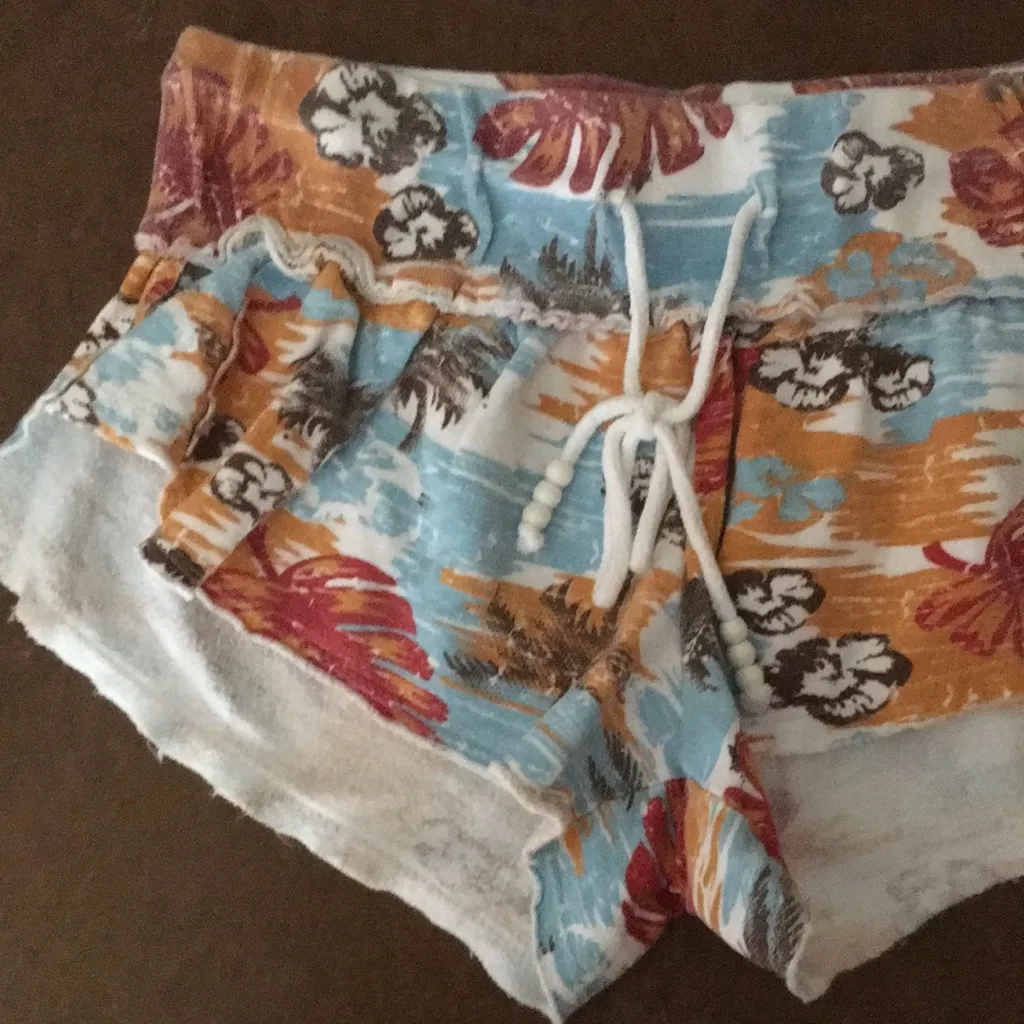 Juniors Tropical Hawaiian Print Booty Shorts Elastic Waist Stretchy Size Small Blue - Image 2