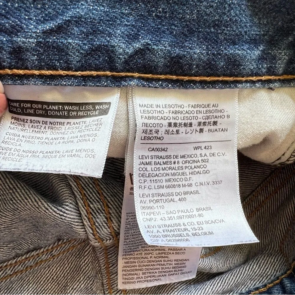 Levi's 550 Relaxed Fit Cutoff Denim Jean Shorts Classic Blue Distressed Frayed - Image 9