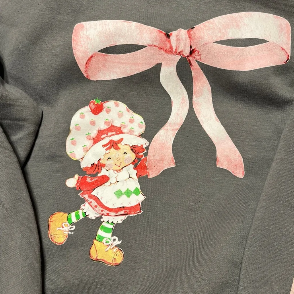 Strawberry Shortcake Sweatshirt Size undefined - Image 2