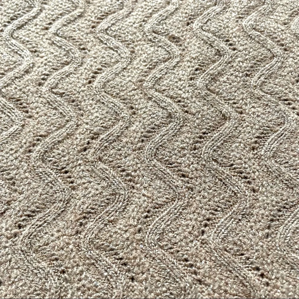 LOVE 21 gold knit sweater with metallic gold accent, size M - Image 7