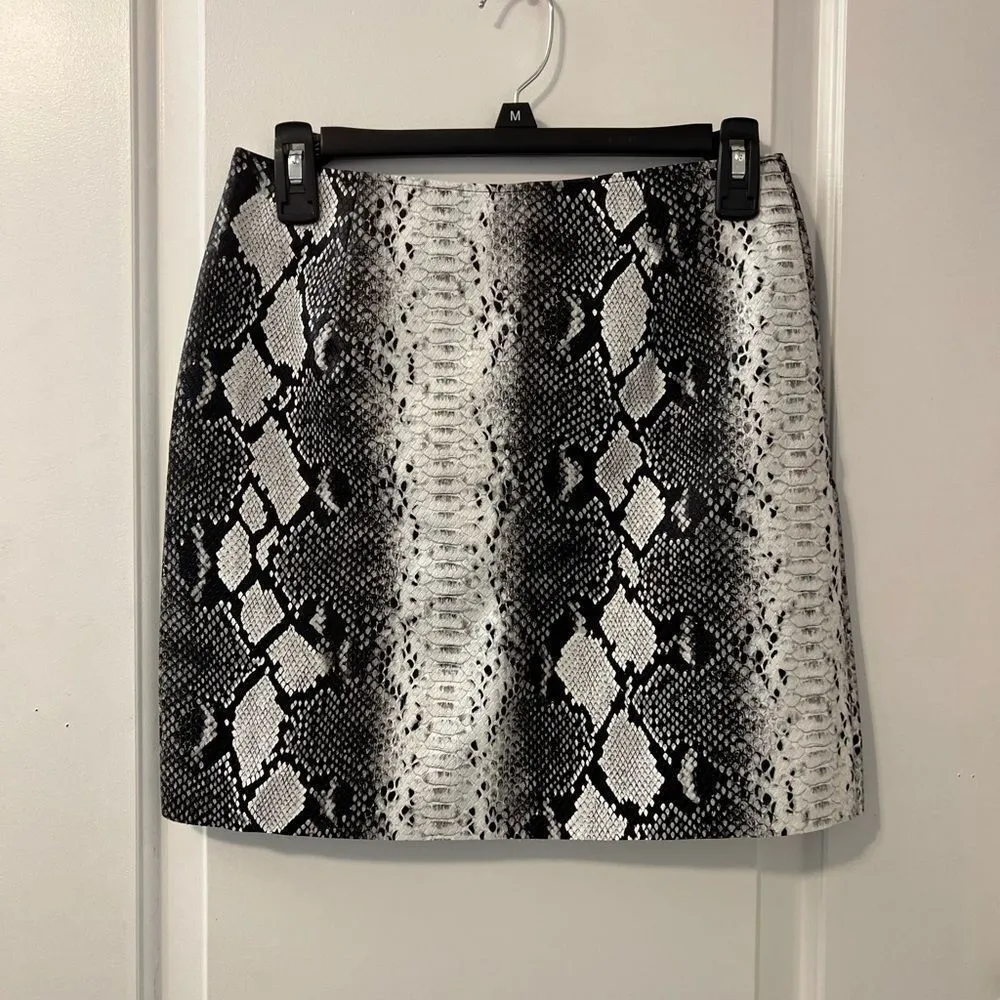 Snake print mini skirt with zipper on front White - Image 2