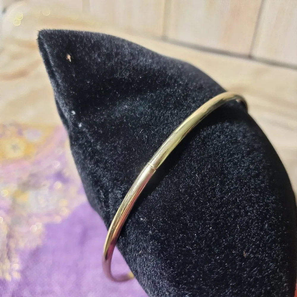 Small Gold Tone Bangle Bracelet GUC - Image 3