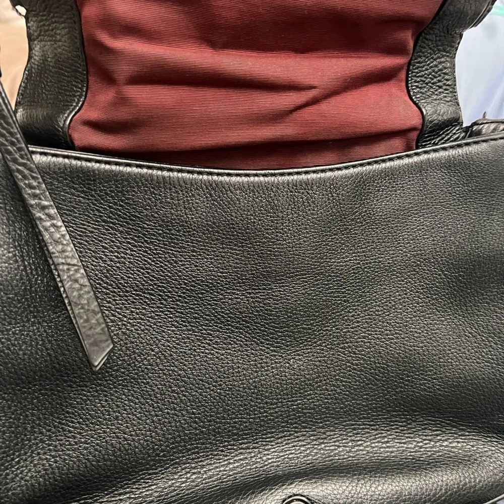 Excellent con Marc Jacobs Black and gold saddle bag - Image 10