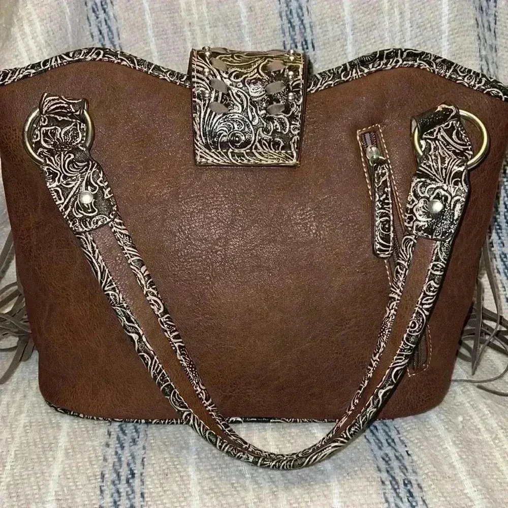 Western Shoulder Bag with Fringe Brown - Image 2
