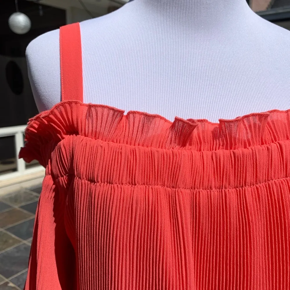 NWT NEW Cupio Coral Pleated Cold Shoulder Top M - Image 3