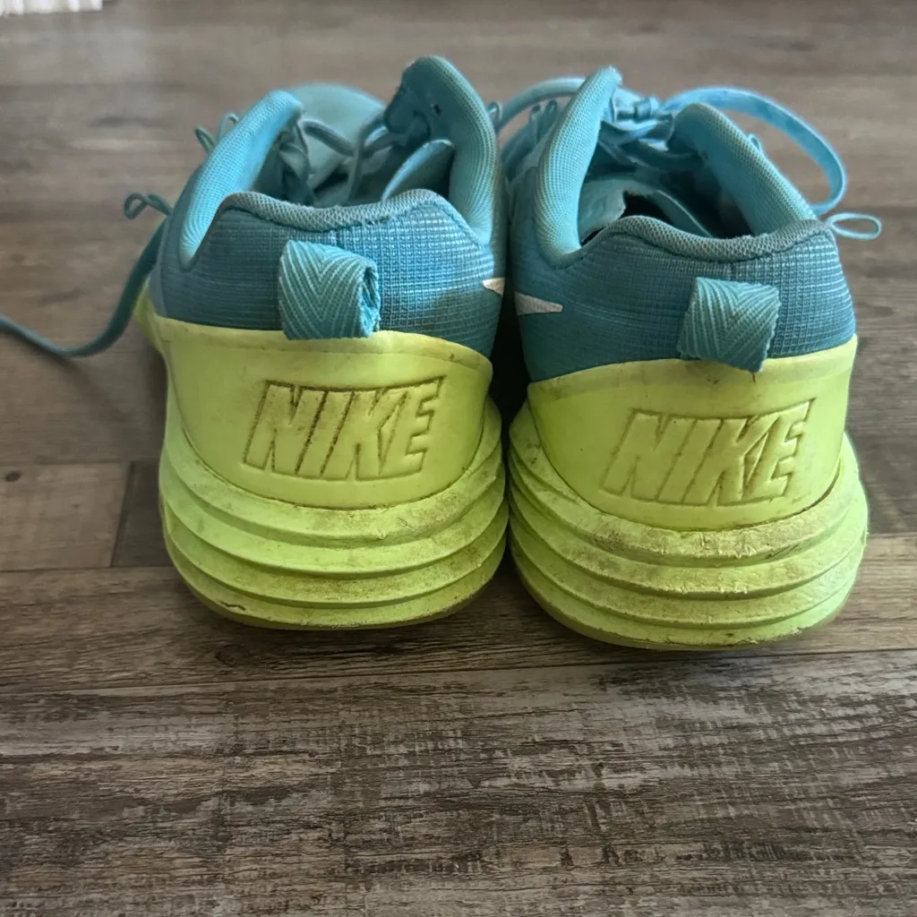 Women’s Golf Nike Blue and Yellow Athletic Shoes - Image 4