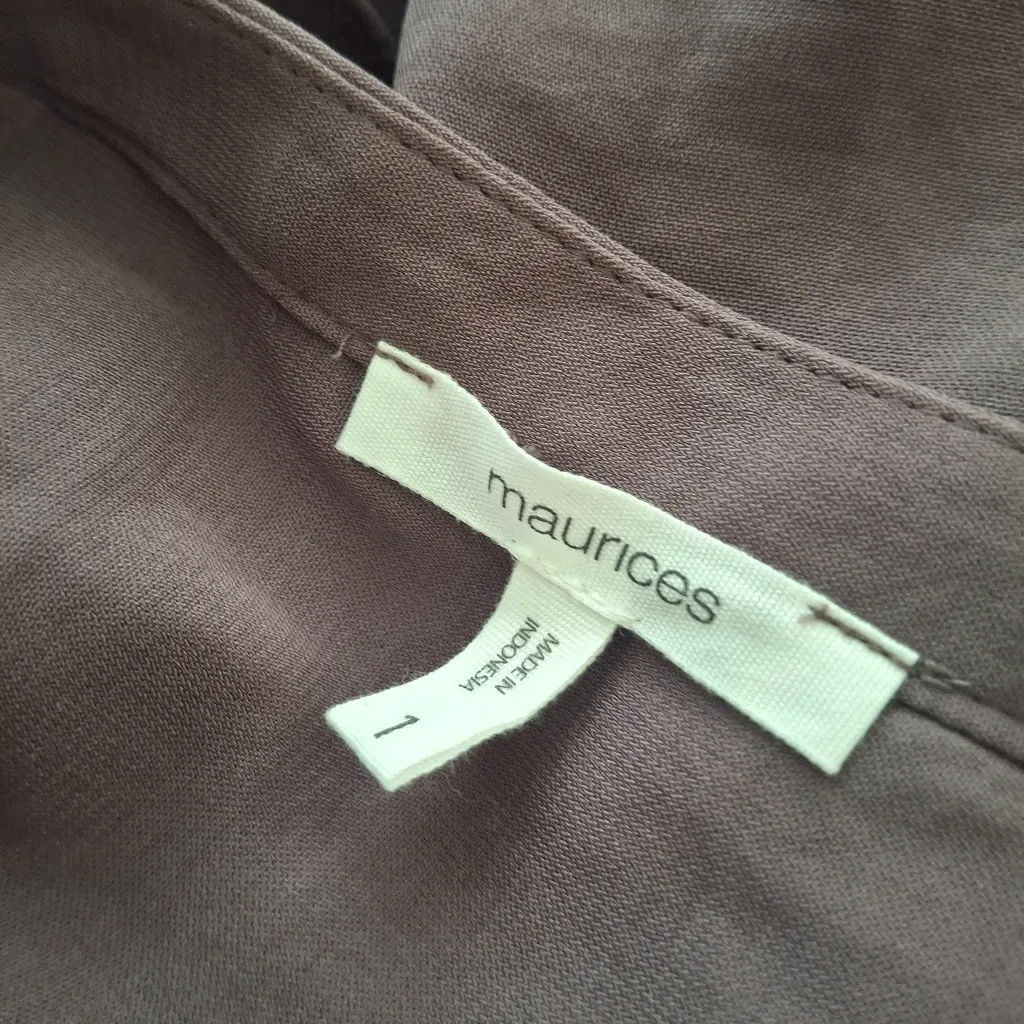 Maurices Sz 1 Women's V-Neck Roll-Up Sleeve Top - NWOT - Image 9