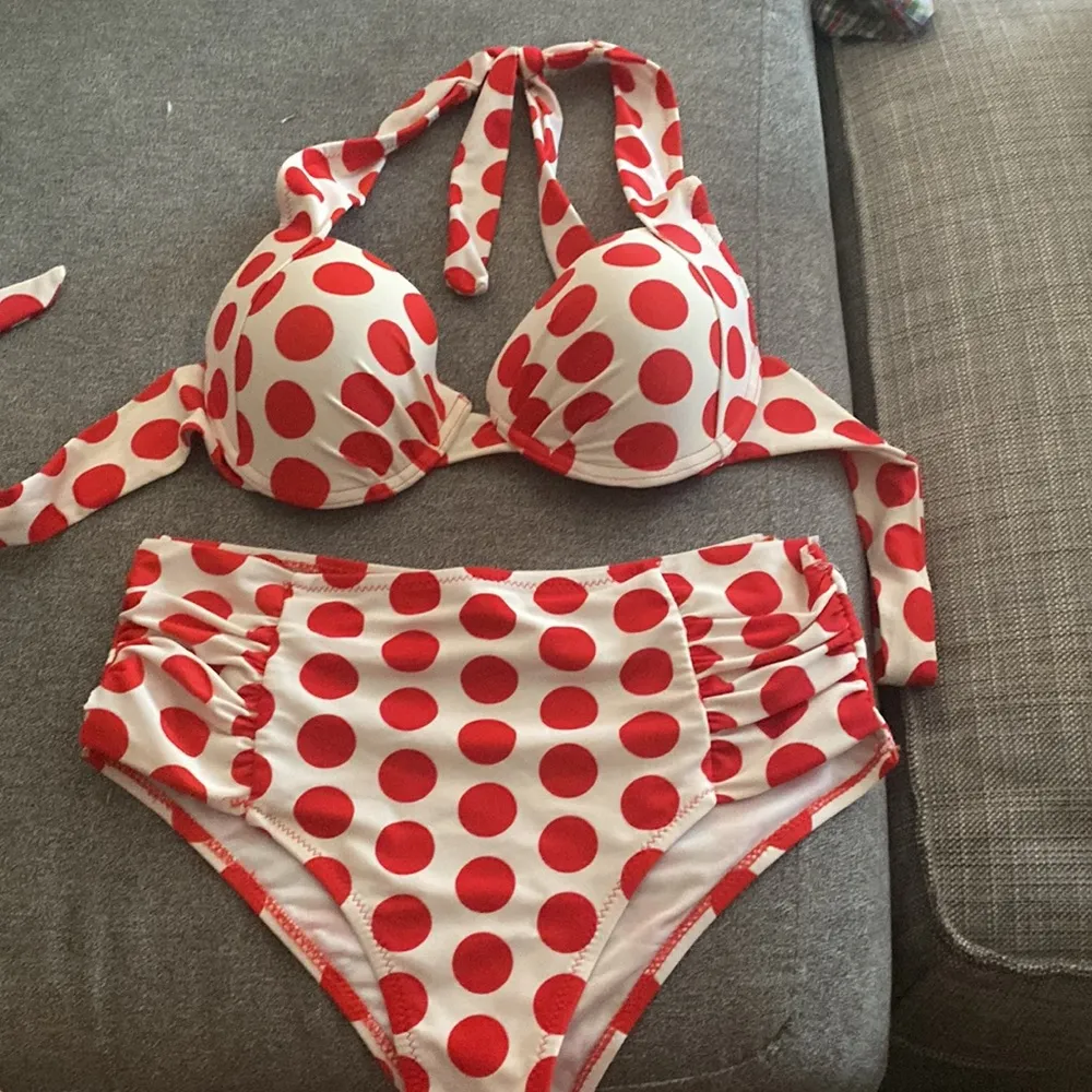 Red & White Polka-dot Bikini sz M - Image 4