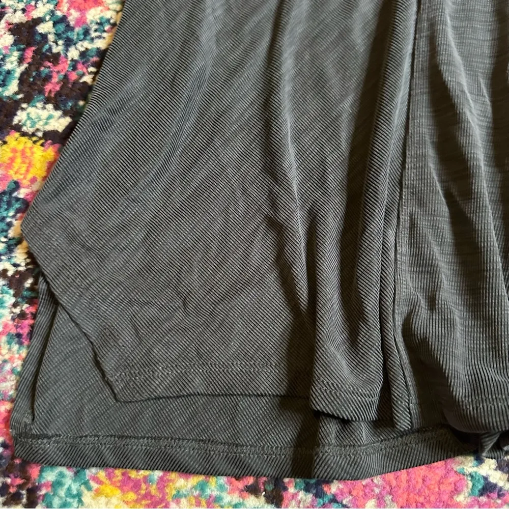 Athleta Asymmetric Hem Short Sleeve Tee Womens Medium - Image 3
