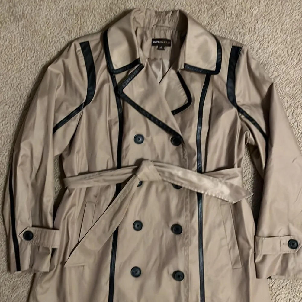 Dana Buchman tan jacket coat with black faux leather trim, size XL - Image 2