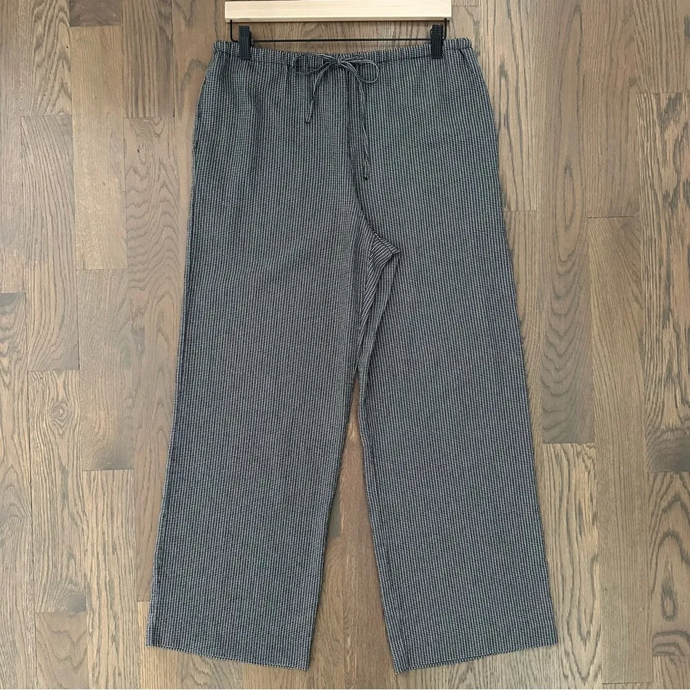 Old Navy Plaid Drawstring Straight Leg Draped Pant in Black and White Small - Image 2