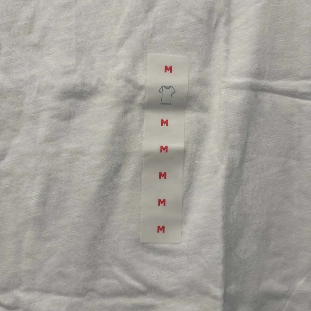 Old Navy White Crewneck Short Sleeved T-Shirt Size Medium (NWT) - Image 4