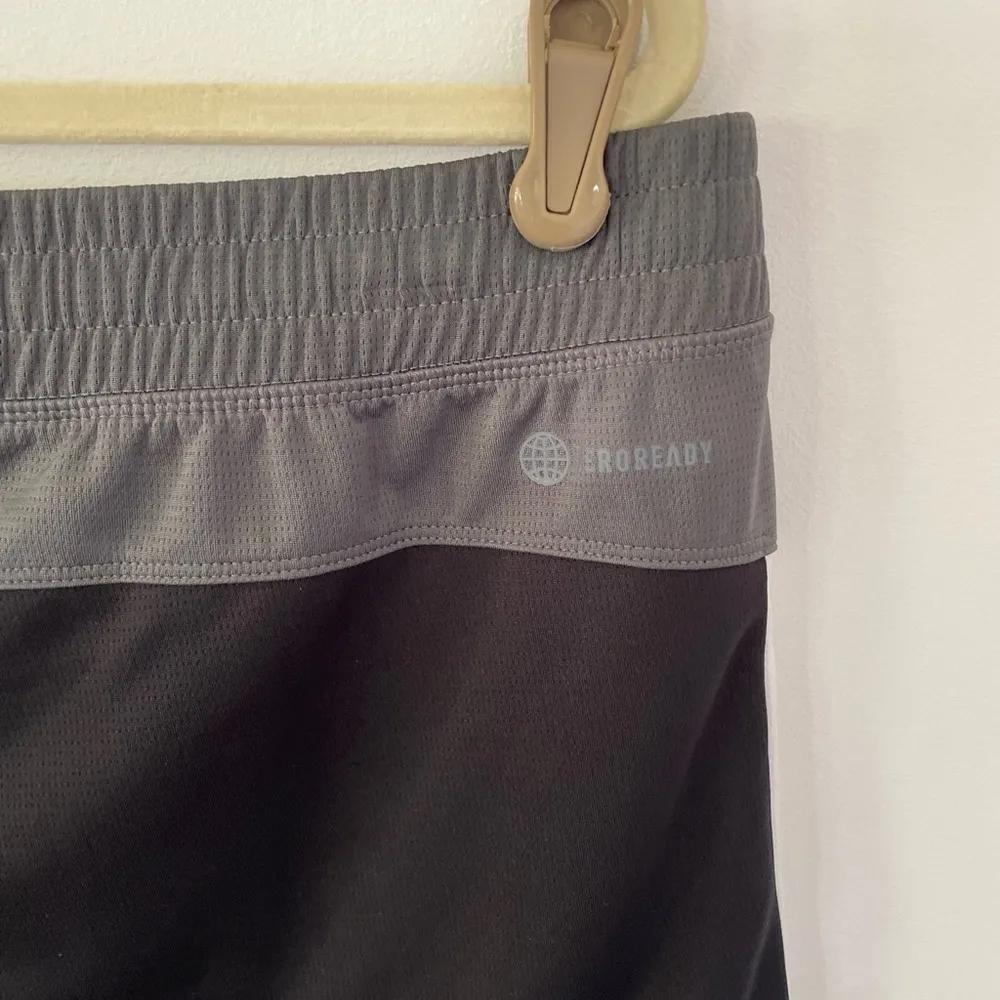 adidas Pacer Color-Block Training Knit Shorts Black/Grey XL NWT - Image 9