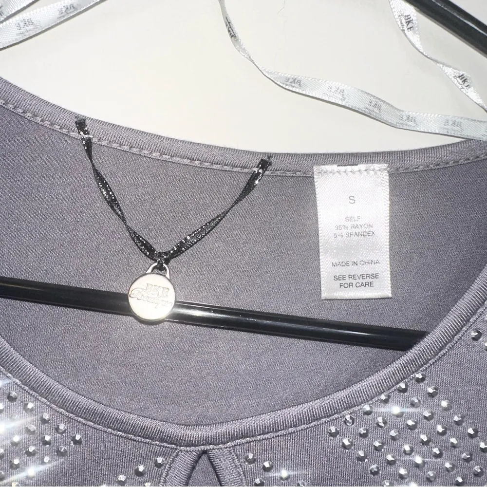 BKE Grey Bling Keyhole Long Sleeve Shirt - Image 3