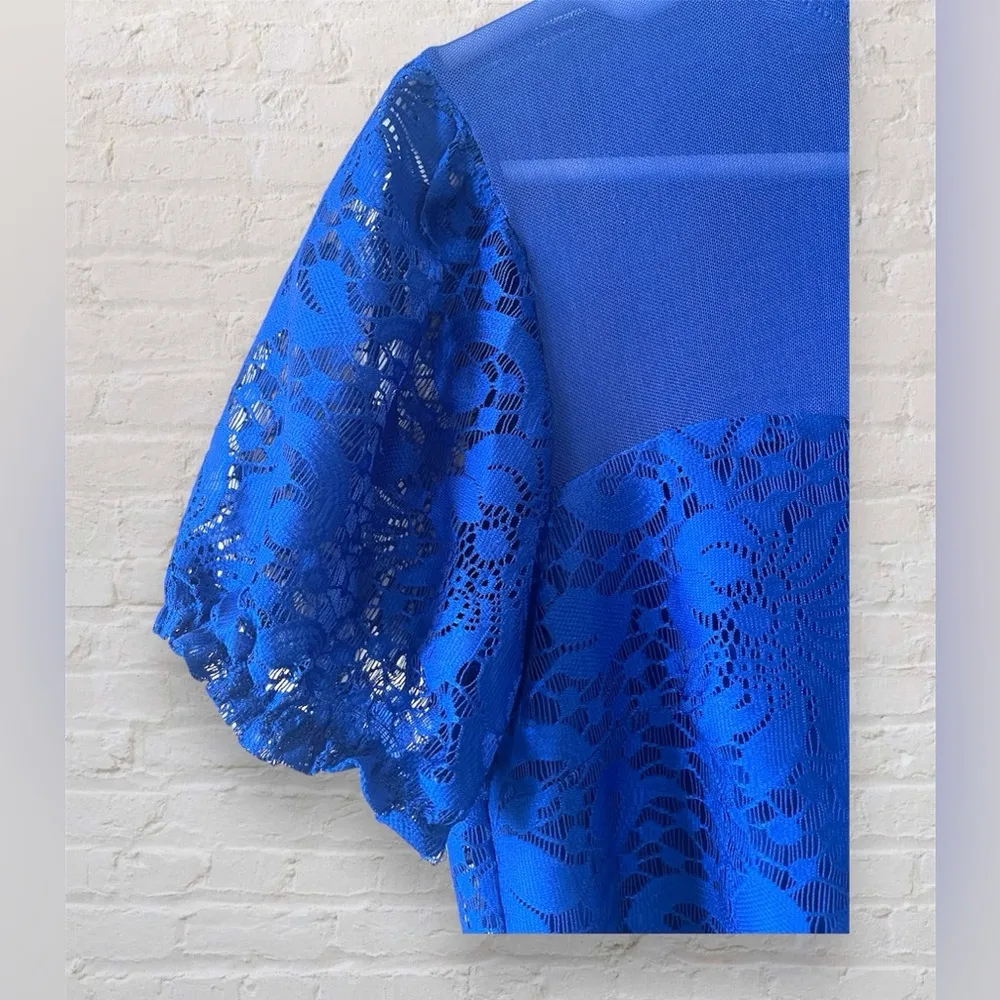 Lily White Royal Blue Lace blouse Size Medium EUC - Image 5