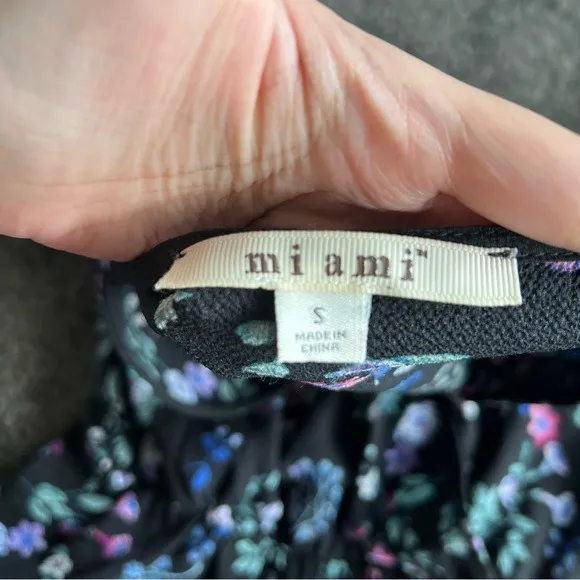 Francesca’s mi ami floral faux wrap long sleeves dress - Image 3