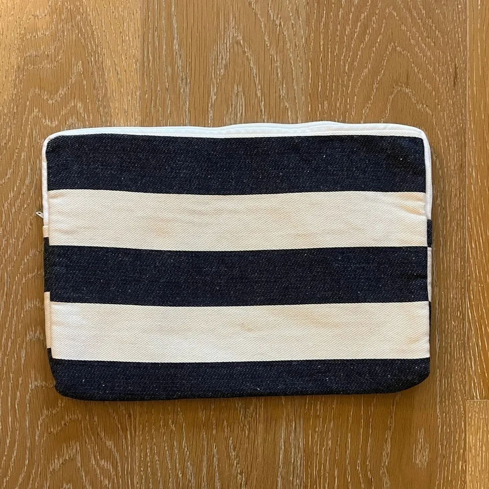 Cosmetics bag, blue and white stripes, never used - Image 2