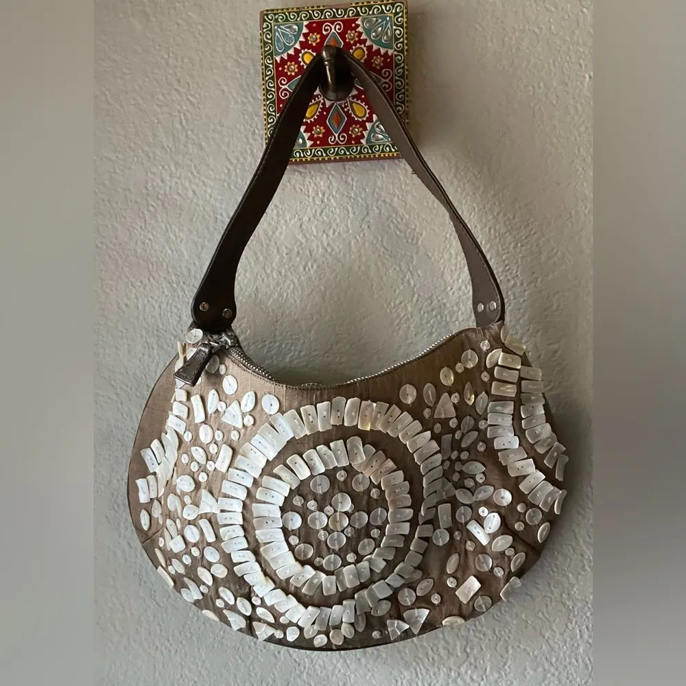 Y2K Beaded Shell Shoulder Bag Brown - Image 2