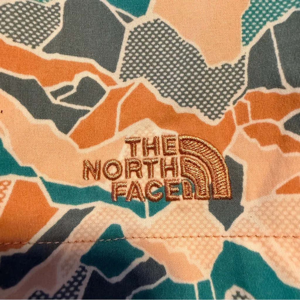 The North Face Women's Patterned Athletic Shorts XXL - Image 5