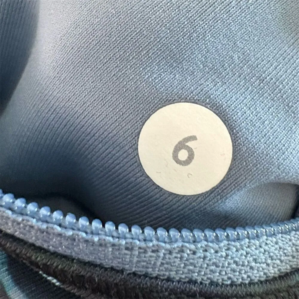 Lululemon Women's Size 6 Blue Floral Crop Leggings Running Yoga Capris - Image 4