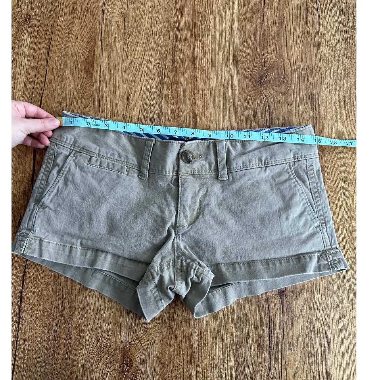American Eagle Vtg Mini Khaki Shorts Size 0 - Image 4