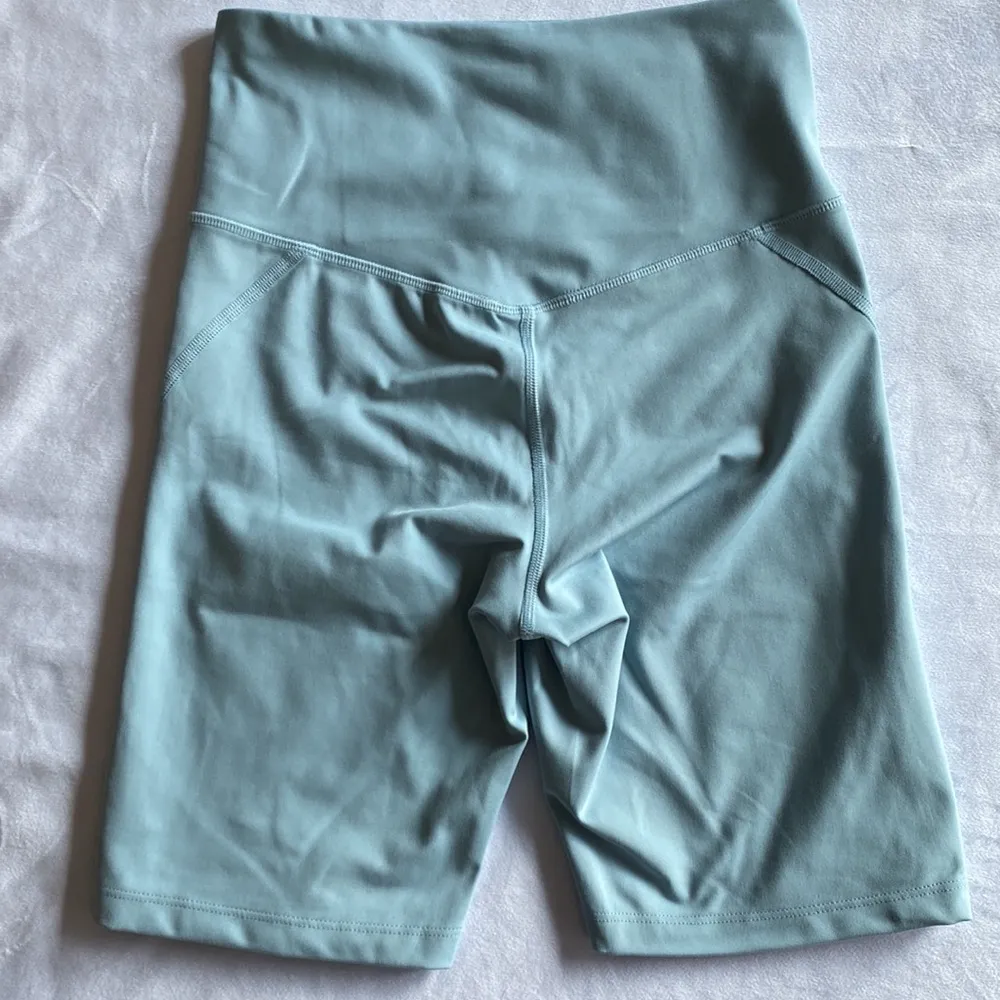 Girlfriend Collective High-Rise Bike Short Active Pickleball Granola - Image 7