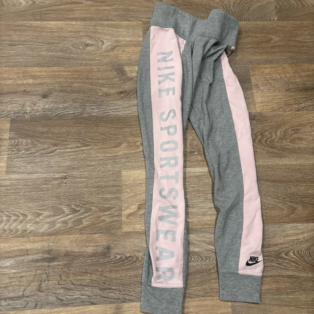 Nike Sportswear Gray w/ Pink Essential Logo Leggings – Women’s Small - Image 5