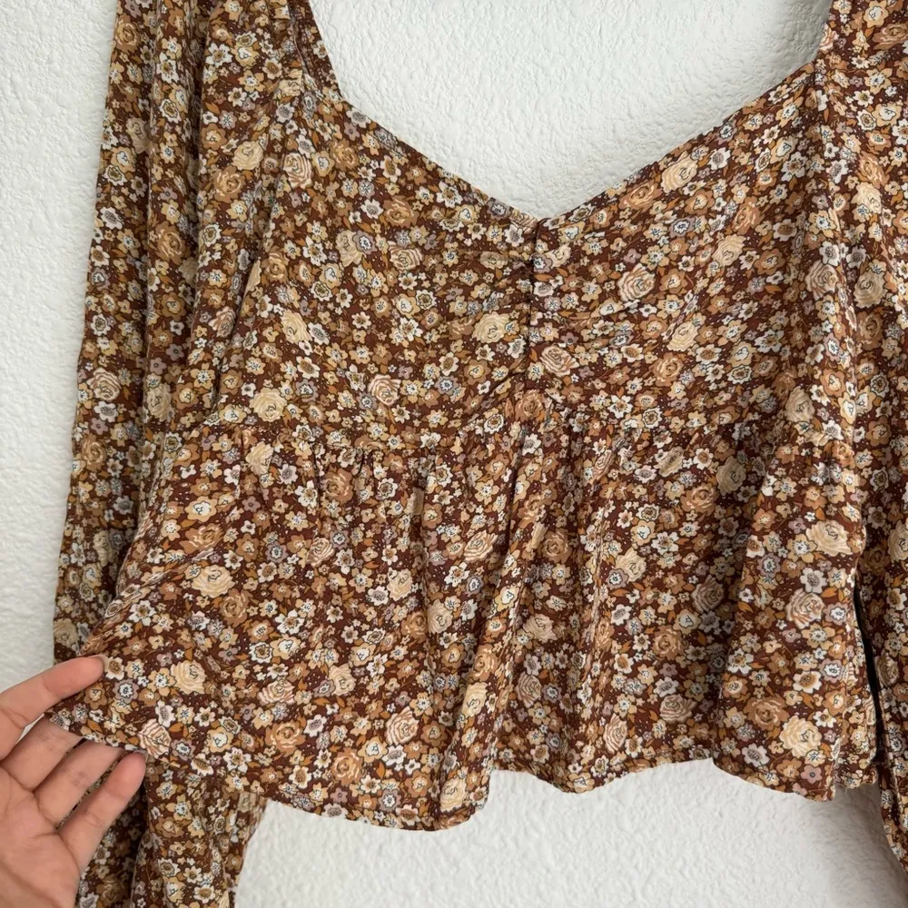 brown floral long sleeve peplum cropped blouse, ruched size S - Image 3