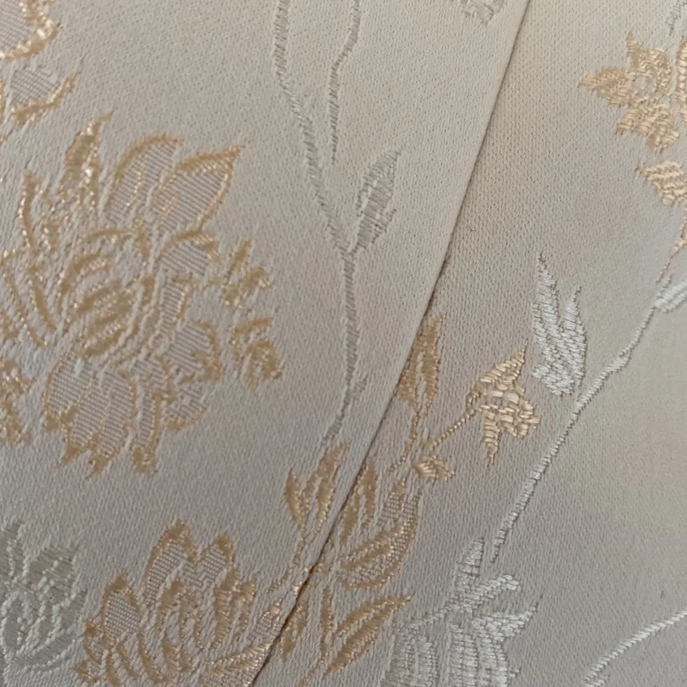 Kasper vintage jacket and skirt set in yellow/gold floral pattern with brooch. - Image 11