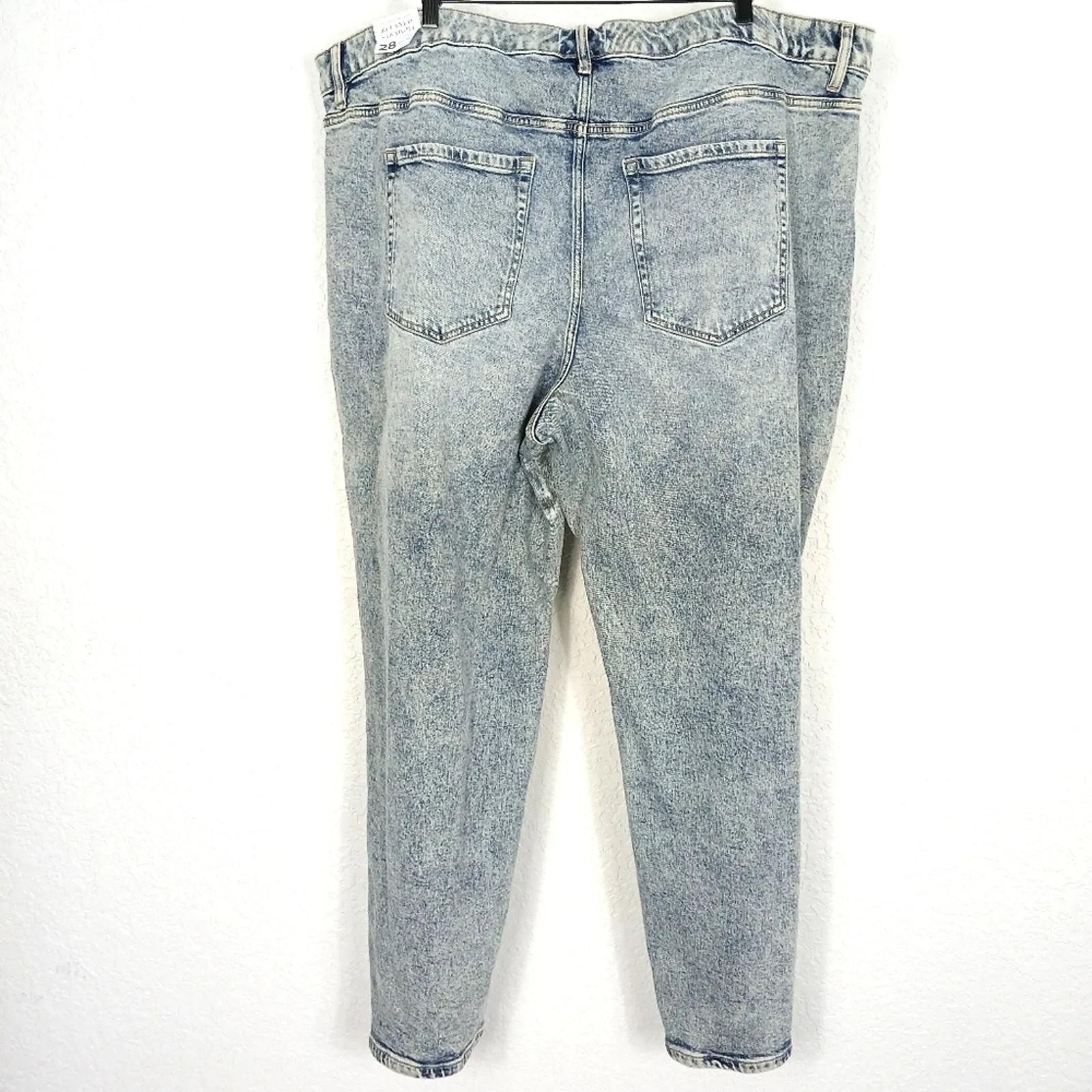 Lane Bryant Mid-Rise Relaxed Straight Acid Wash Signature Fit Jean Size 28 NWT - Image 2