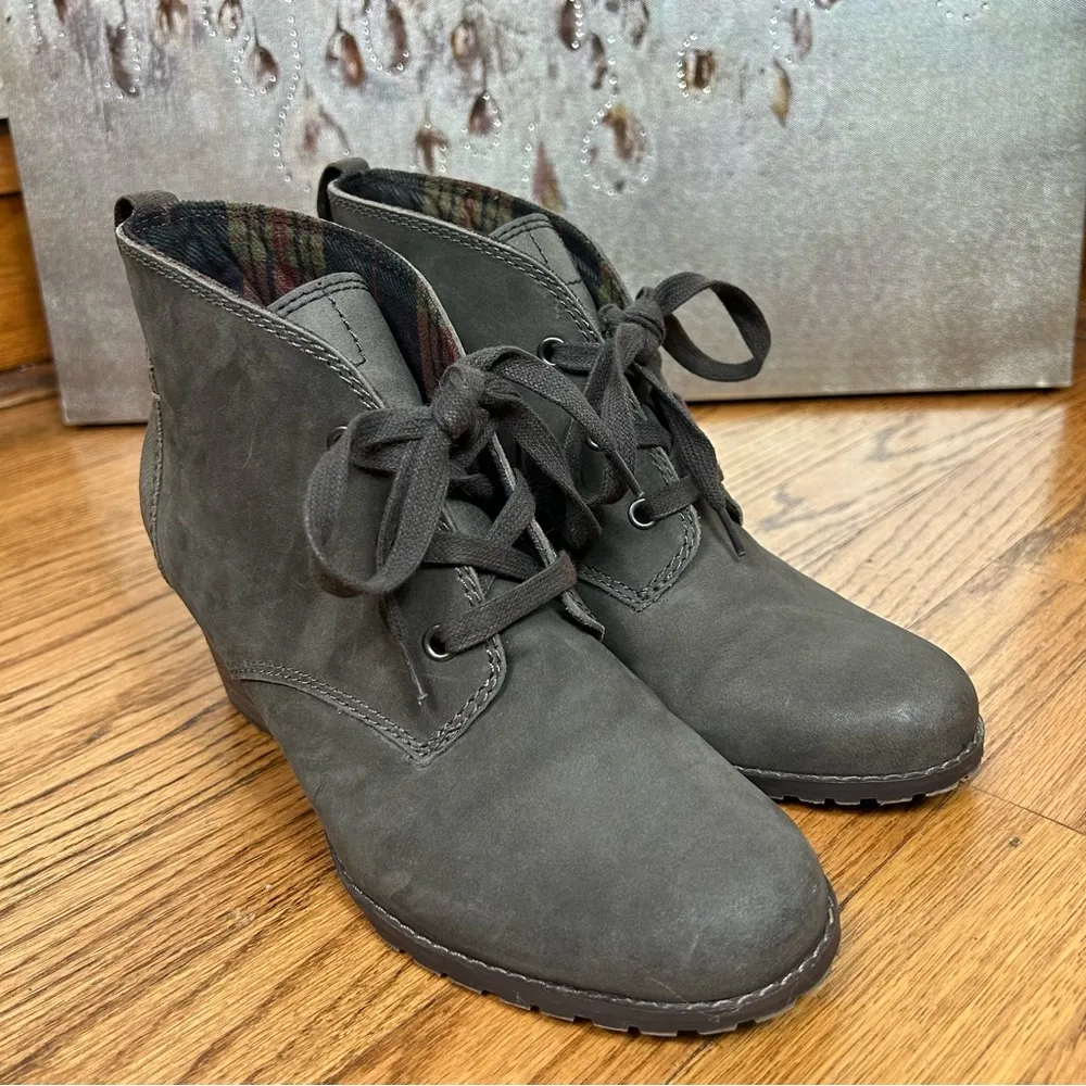 Cobb Hill | Rockport Lucinda Chukka Wedge Booties Gray Size 9 - Image 6