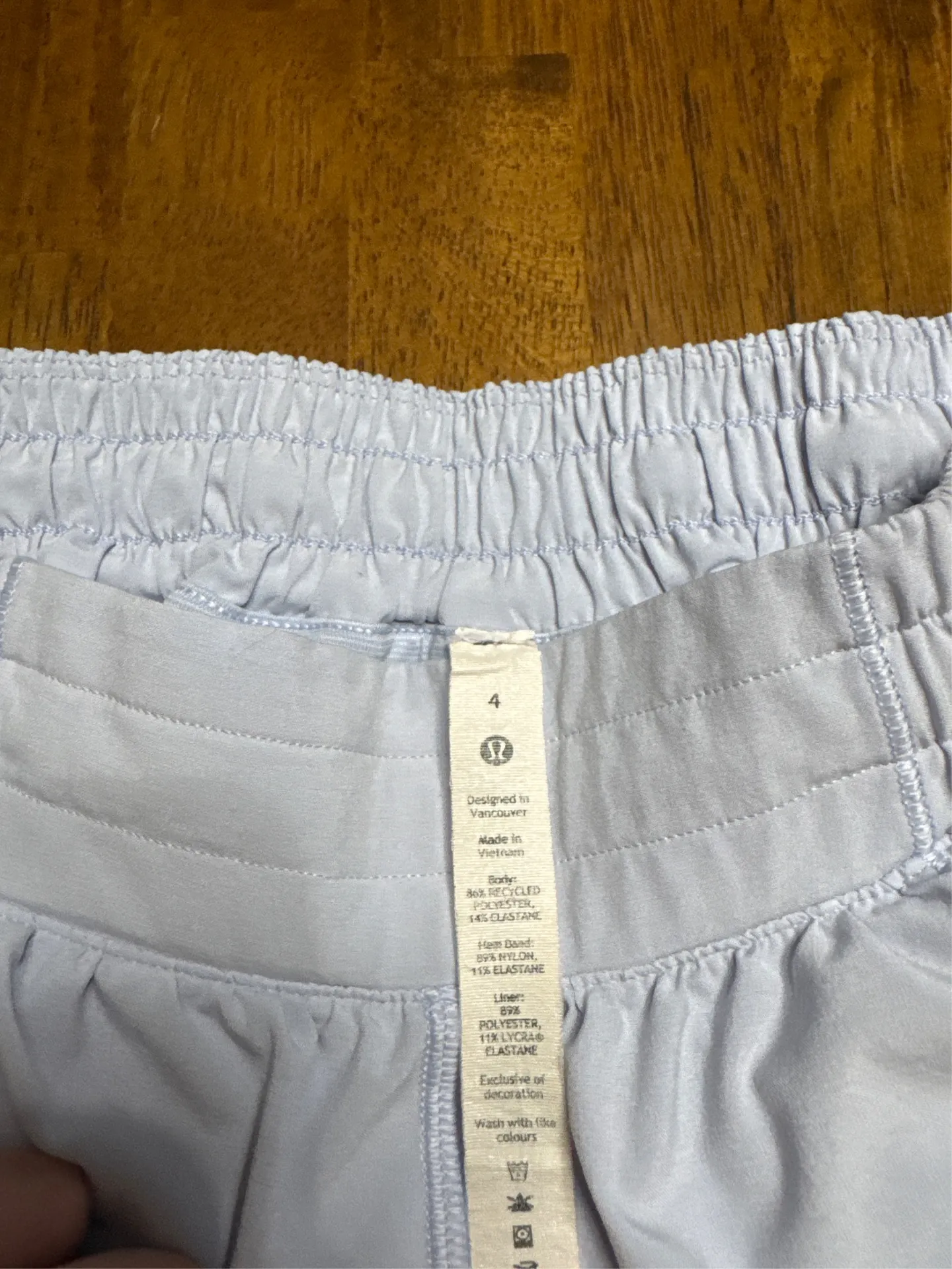 Lululemon Shorts Hotty Hot 2.5" Low-Rise - Image 4