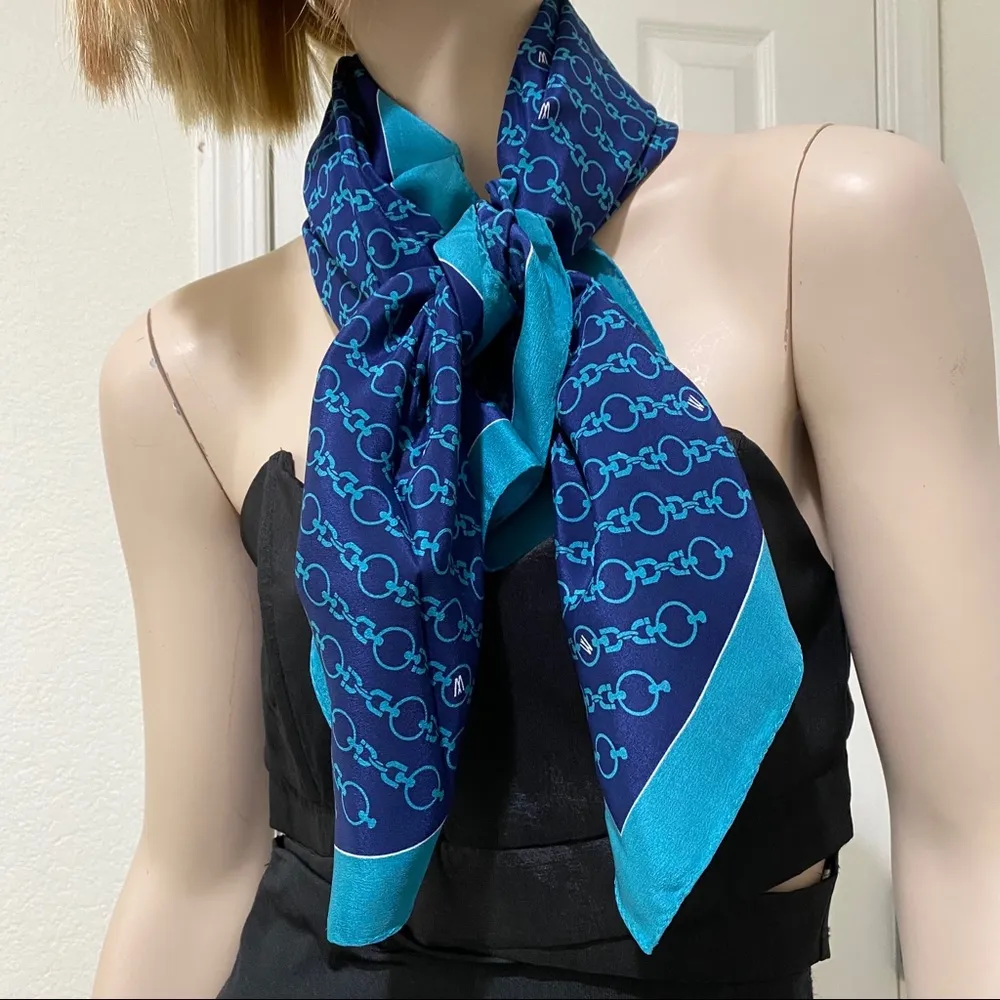 100% Silk 34”x35” Chain Design Scarf Blue - Image 4