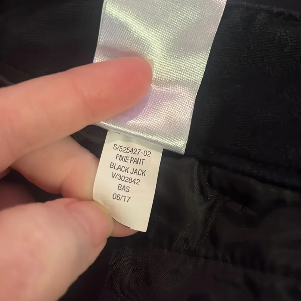 Old Navy Pixie Never Fade capri - Image 10