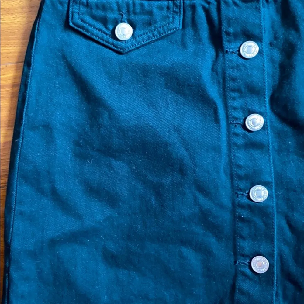 XXI Button Down Hunter Green Mini Skirt - Image 3