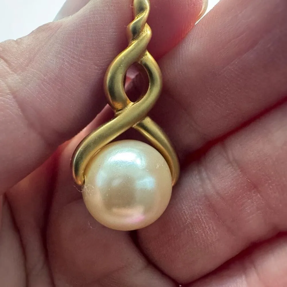 Good Tone Pearl Drop Earrings Gold - Image 3